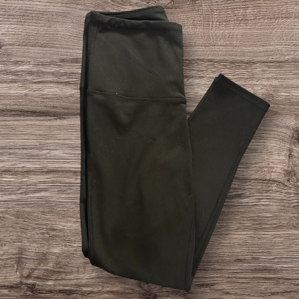 Classic Black High-Waisted Leggings - Picture 4 of 4